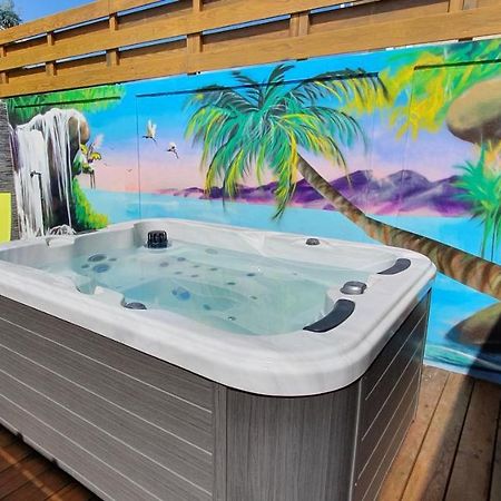 "Chez Claudia "Charmant Logement Avec Jacuzzi Privatif En Toute Intimite Sur Belle Terrasse Exterieure En Bois Et Piscine Courcelles エクステリア 写真
