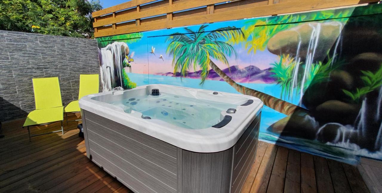 "Chez Claudia "Charmant Logement Avec Jacuzzi Privatif En Toute Intimite Sur Belle Terrasse Exterieure En Bois Et Piscine Courcelles エクステリア 写真