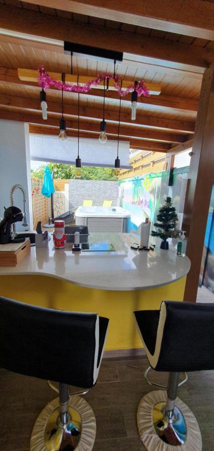 "Chez Claudia "Charmant Logement Avec Jacuzzi Privatif En Toute Intimite Sur Belle Terrasse Exterieure En Bois Et Piscine Courcelles エクステリア 写真