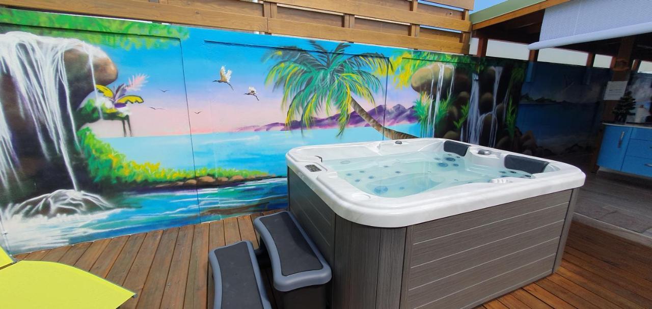"Chez Claudia "Charmant Logement Avec Jacuzzi Privatif En Toute Intimite Sur Belle Terrasse Exterieure En Bois Et Piscine Courcelles エクステリア 写真
