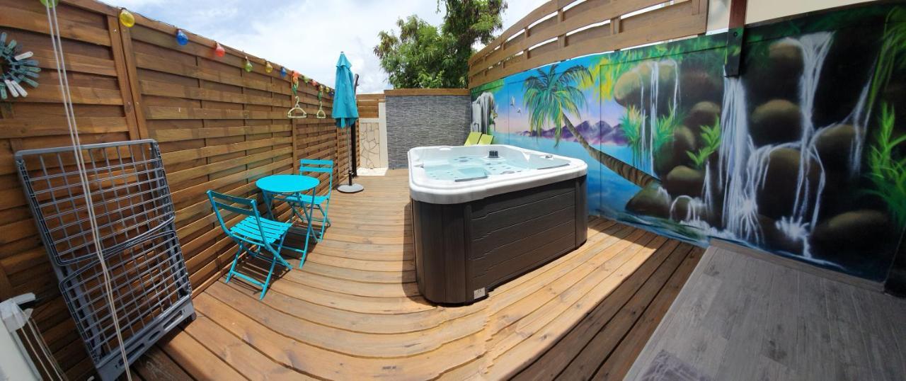 "Chez Claudia "Charmant Logement Avec Jacuzzi Privatif En Toute Intimite Sur Belle Terrasse Exterieure En Bois Et Piscine Courcelles エクステリア 写真