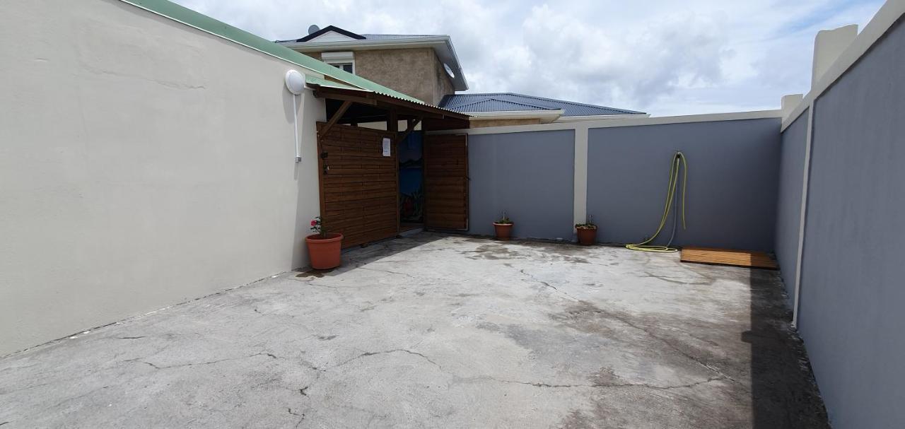 "Chez Claudia "Charmant Logement Avec Jacuzzi Privatif En Toute Intimite Sur Belle Terrasse Exterieure En Bois Et Piscine Courcelles エクステリア 写真